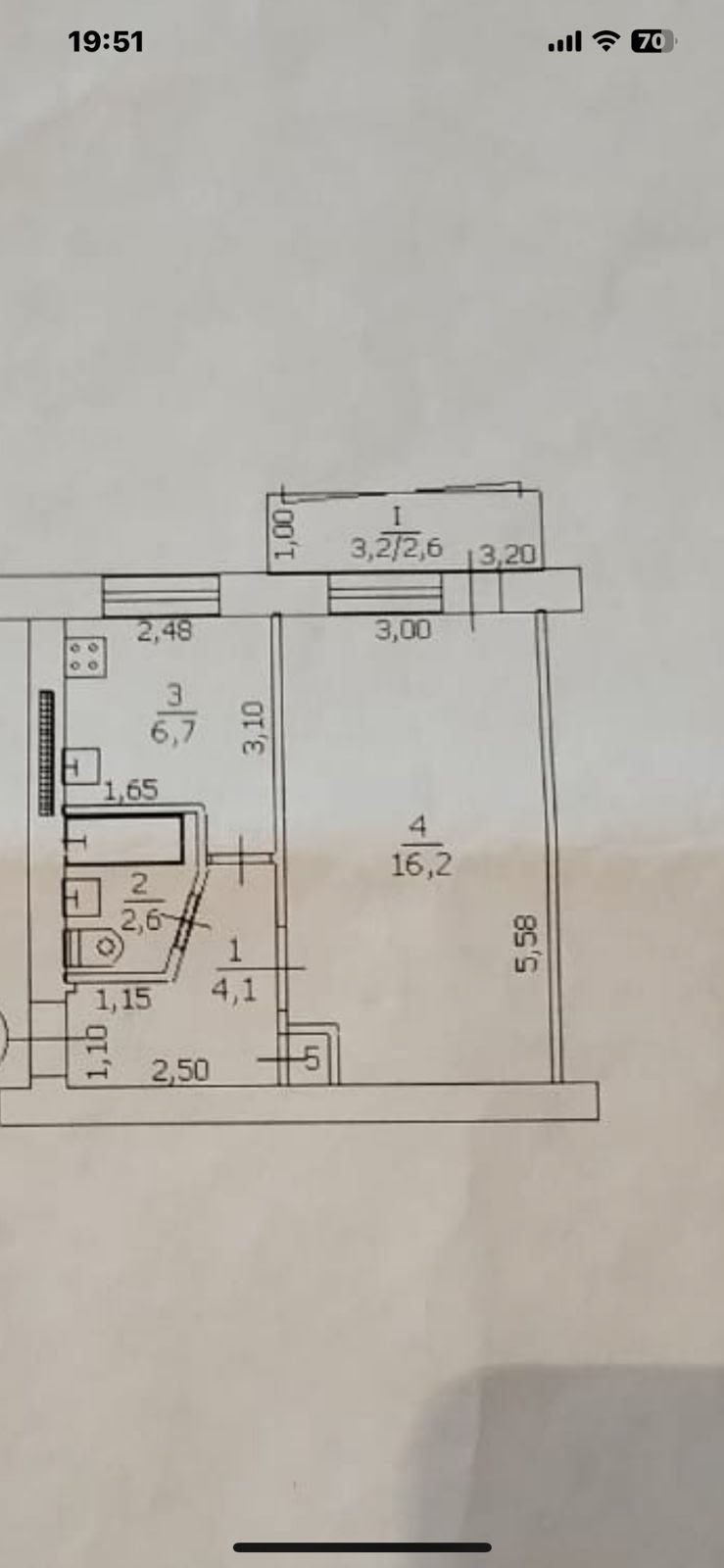 Продам 1-комн квартиру в городе Луганск квартал 50-лет Октября 10 Площадь 32.8 м2, кухня 6.7 м2 3-й этаж 5-ти этажного дома. Состояние хорошее жилое, очень теплая и уютная квартира. Не угловая, новые входные двери, бойлер на 50л, металлопластиковые окна, Сан.узел совмещен. Хорошая транспортная развязка, магаз...