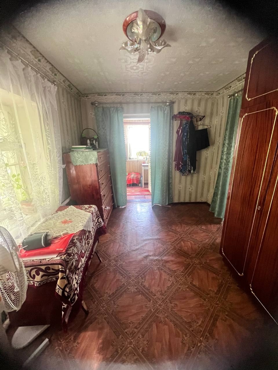 Продам дом + флигель малая Вергунка, улица Королева. В доме три комнаты, новый газовый котел, санузел, потолки 2,4м. Флигель однокомнатный + кухня. Участок 8 соток, приват земля. Два гаража , в одном из них смотровая яма. . Хороший заезд. Цена 6300000 рублей Тел +79591756213, +79592010745...