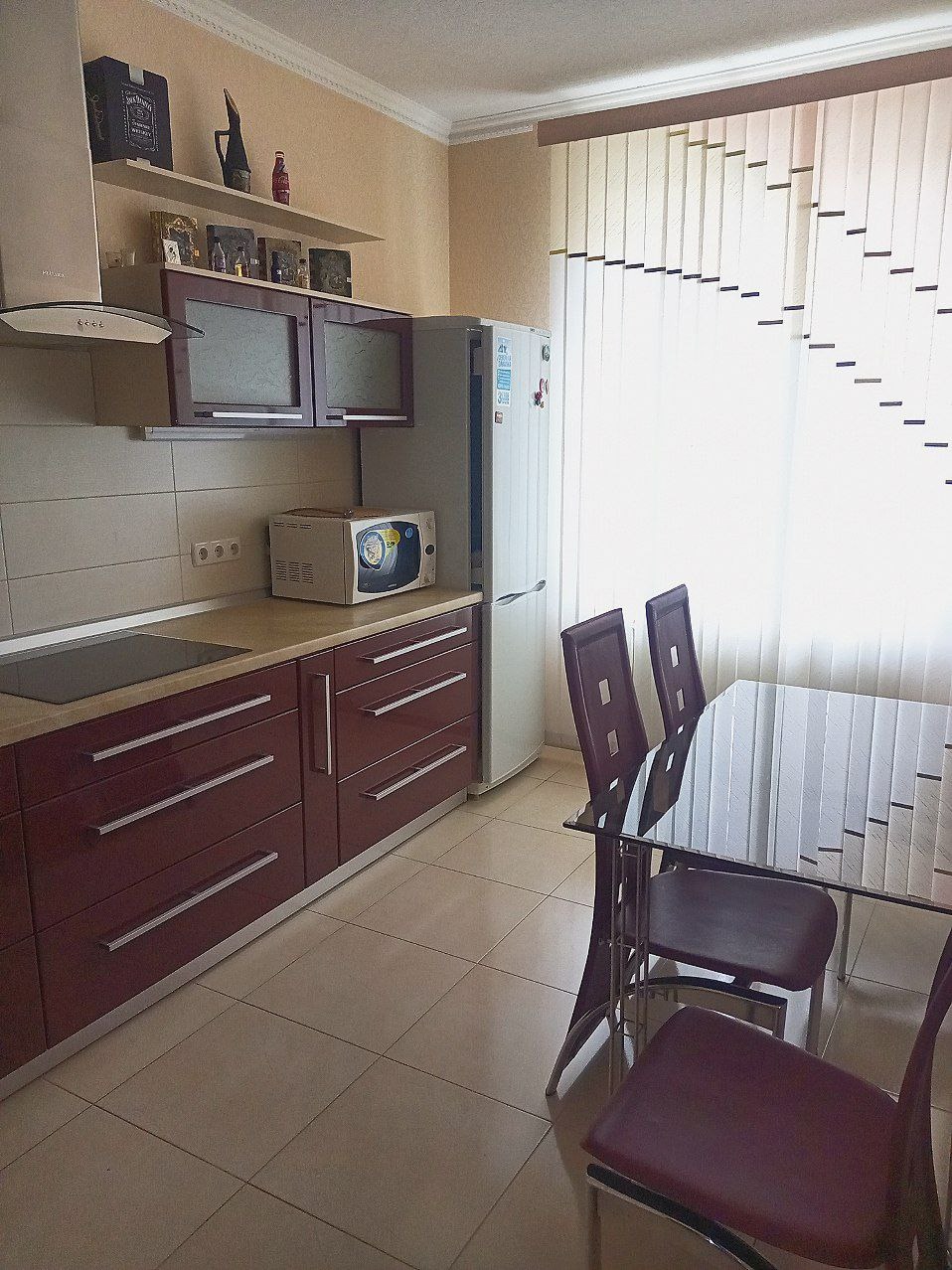 ‼‼Продам квартиру в таунхаусе на ВАУШе, ул. Оборонная! 155/77/11 м². Автономное отопление, 4 жилые комнаты, 2 с/у, везде кондиционеры, окна м/п, 2 балкона, гараж, + 3 этаж мансарда!Закрытая территория. На прилегающей территории беседка и виноградник. Документы в полном порядке. Цена 14 000 000₽. Тел.+7(959)56...
