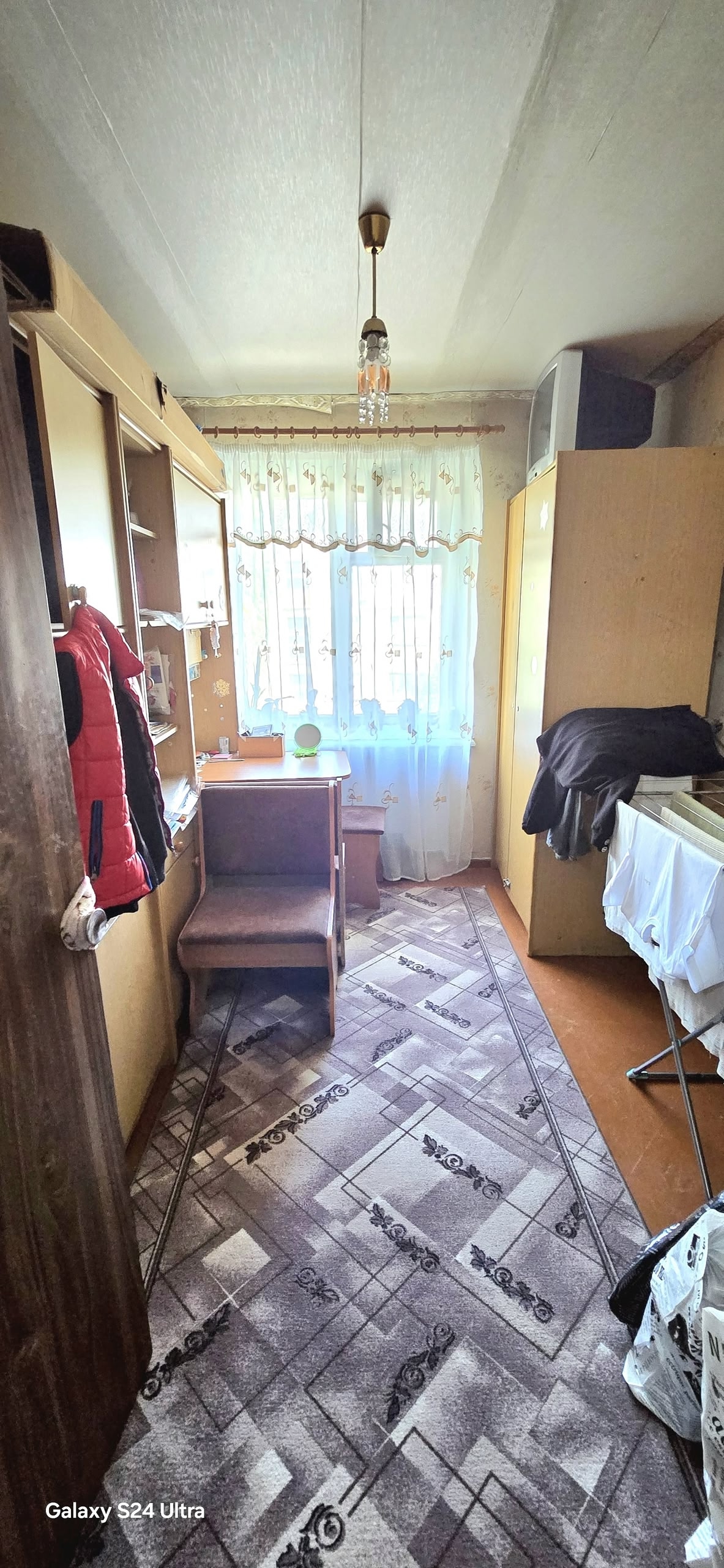 Продам 2х комн квартиру 26-й квартал 4/5эт, 43кв.м, под ремонт, окна м/пластик, с/у раздельный, комнаты изолированные. Балкон застеклён старой рамой. к сделки Хорошее место расположения рядом школа, садик остановка, магазины. +79591419787, +79034105495 (Telegram) ...