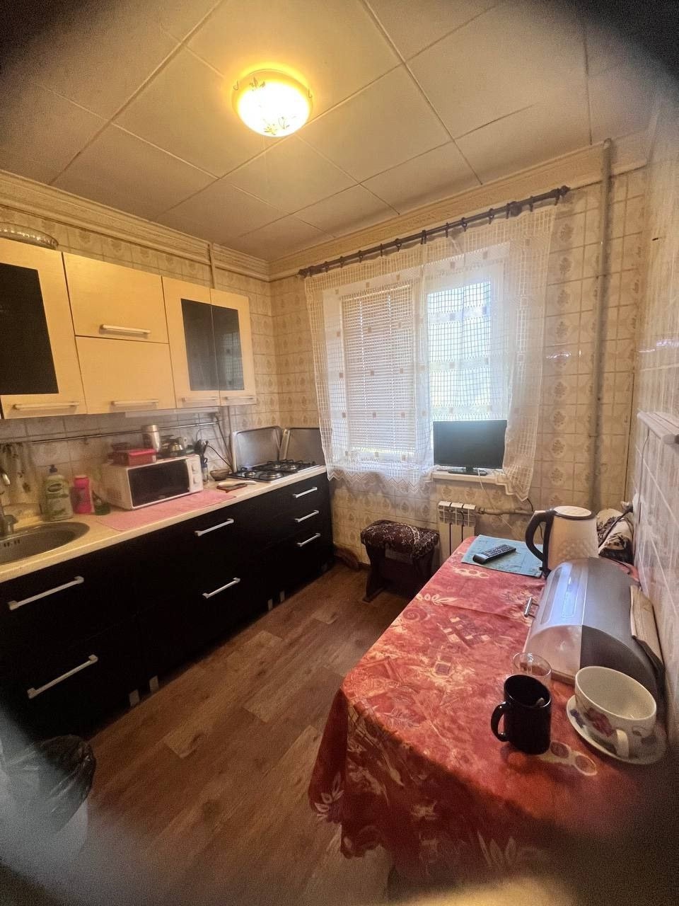 Продам трёхкомнатную квартиру, кв. Молодёжный, 3/5 эт. панельного дома, не угловая, площадь 60/40/6 кв. м, окна м/п,балкон остеклен , сплит система, бойлер, с/у совмещён, трубы и проводка новые, квартира утеплена внутри, вода без перебоев. Состояние жилое заходи и живи, мебель и техника остается, хорошее мест...